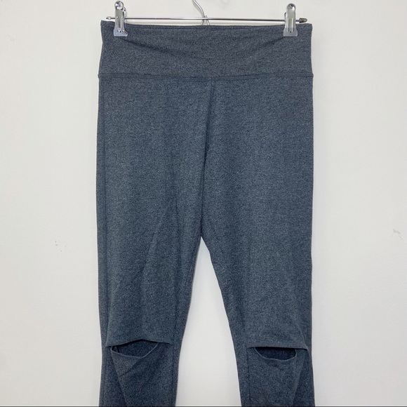 Victoria’s Secret Sport VSX Gray Leggings Knee Cut Out Medium - Picture 4 of 9